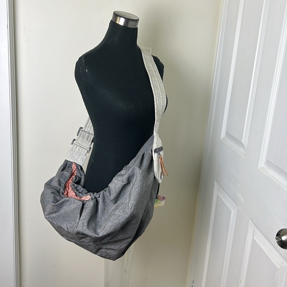 Top Paw for the love of Dogs Signature Pet Outdoor Crossbody Carrier - Picture 4 of 12